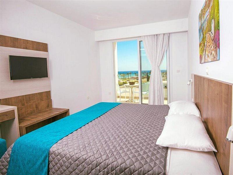 New Famagusta Hotel & Suites アヤナパ エクステリア 写真
