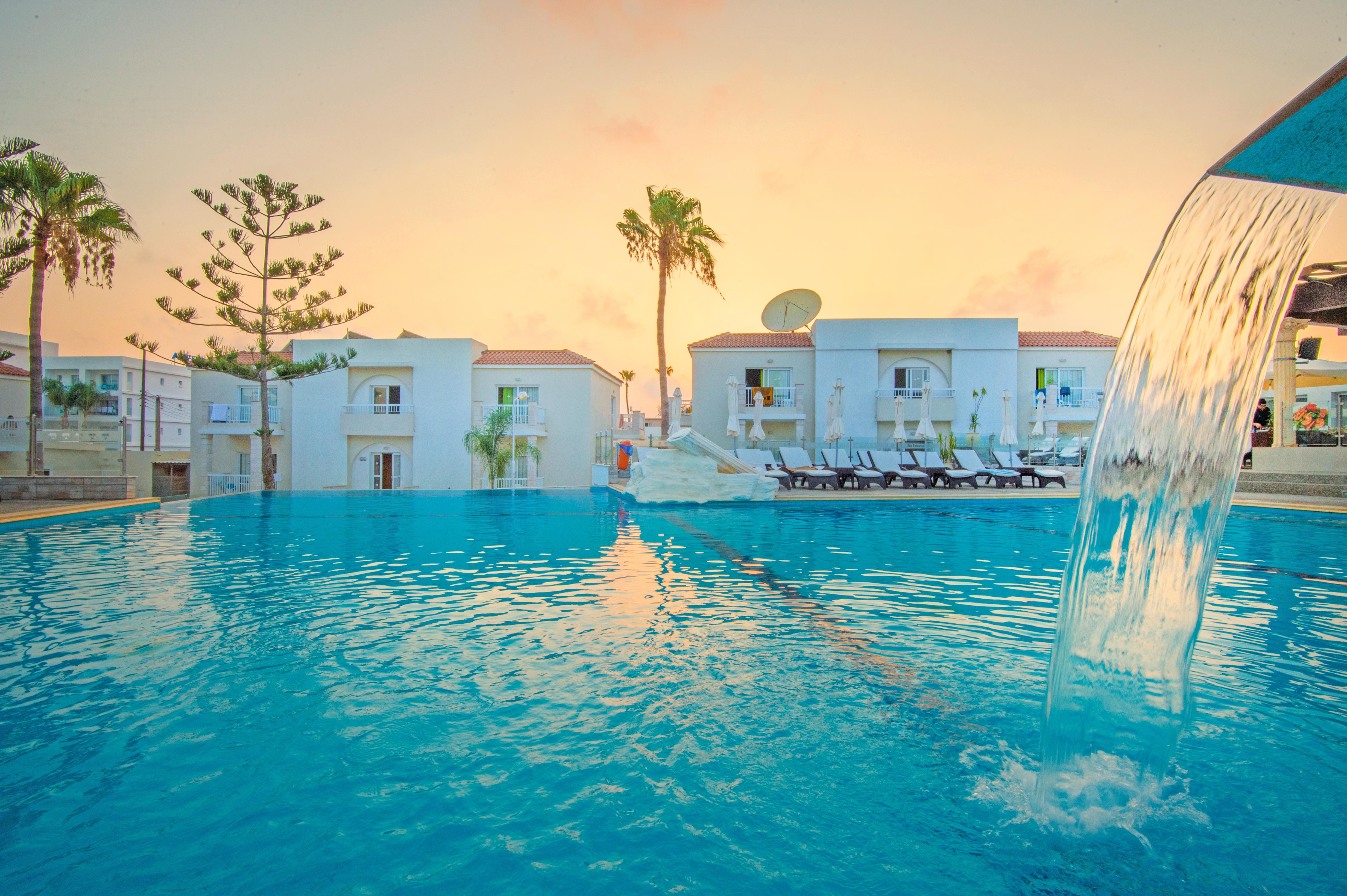New Famagusta Hotel & Suites アヤナパ エクステリア 写真
