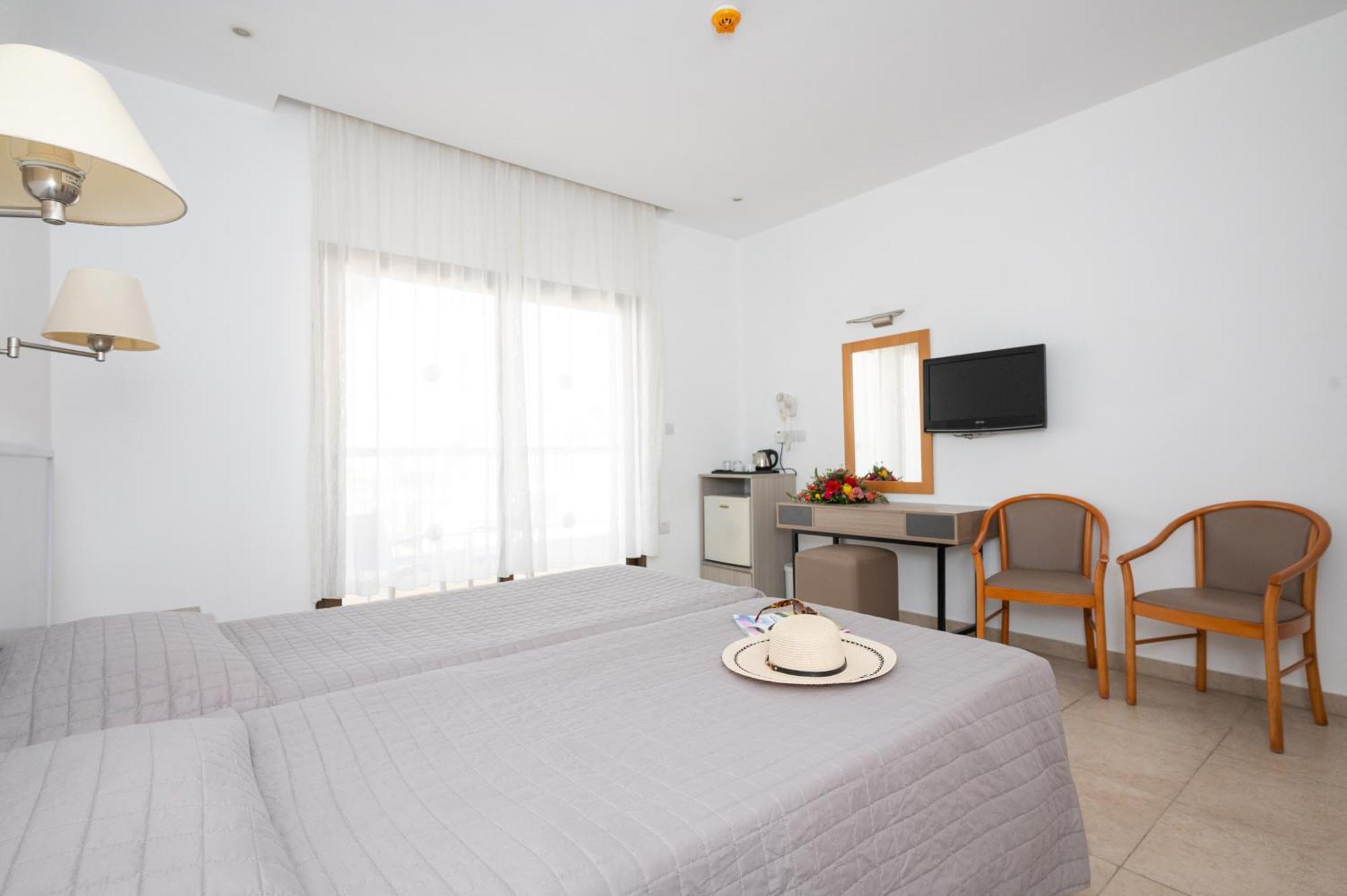 New Famagusta Hotel & Suites アヤナパ エクステリア 写真