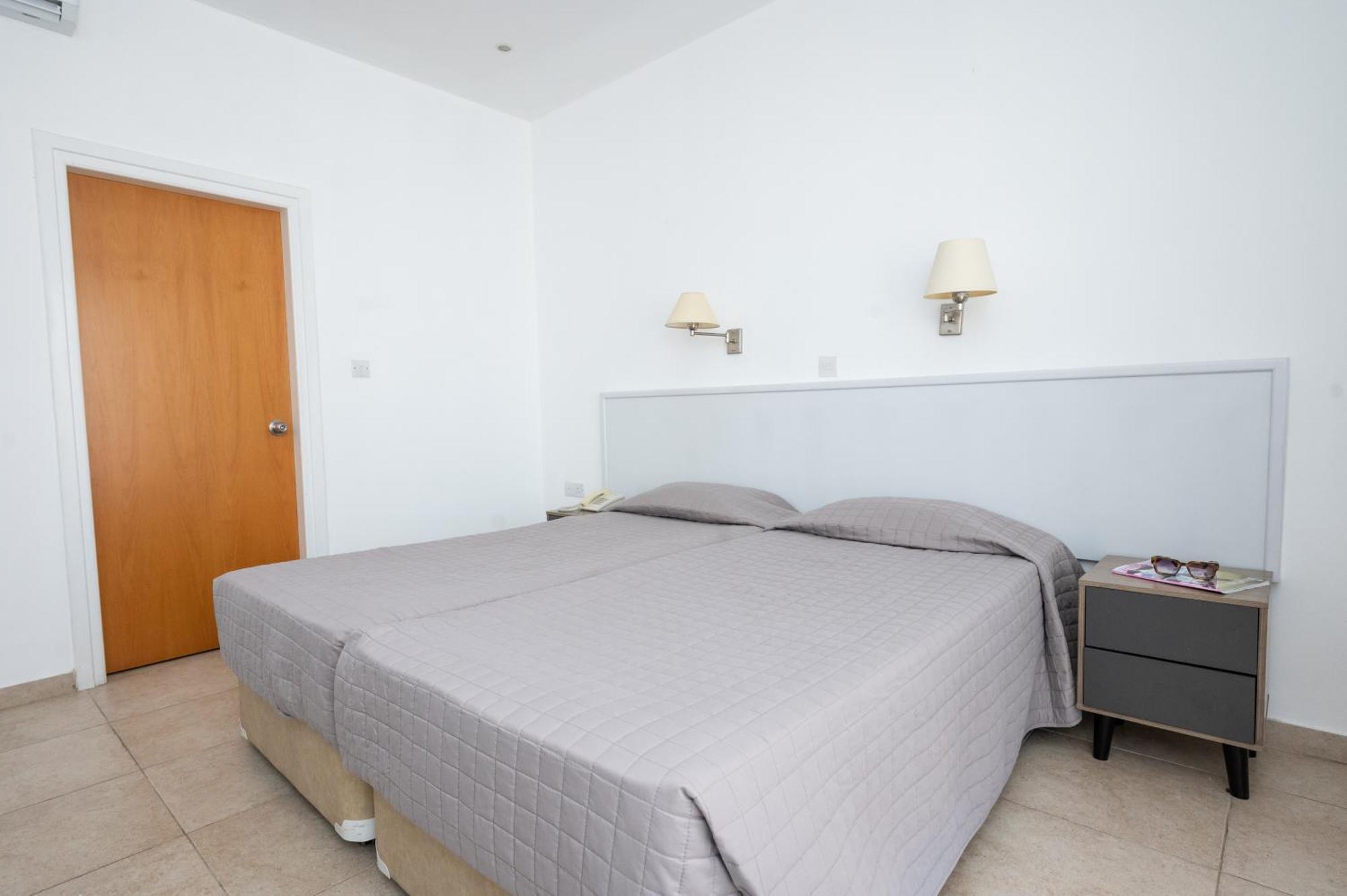 New Famagusta Hotel & Suites アヤナパ エクステリア 写真